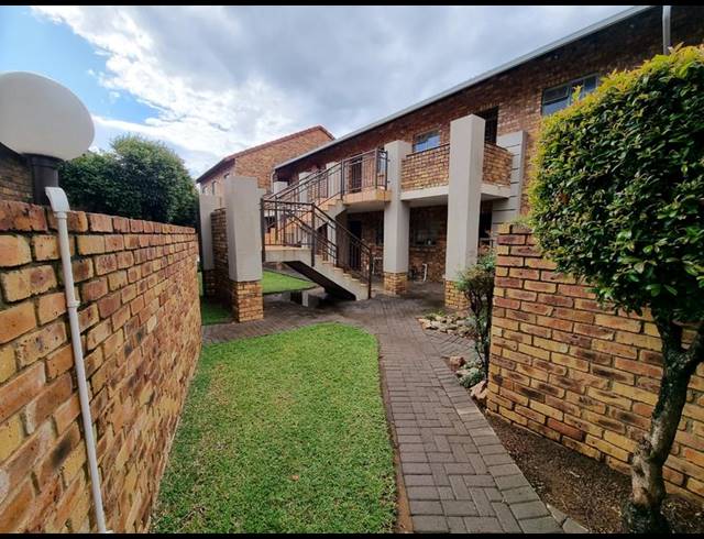2 BEDROOM TOWNHOUSE FOR SALE IN THERESAPARK
